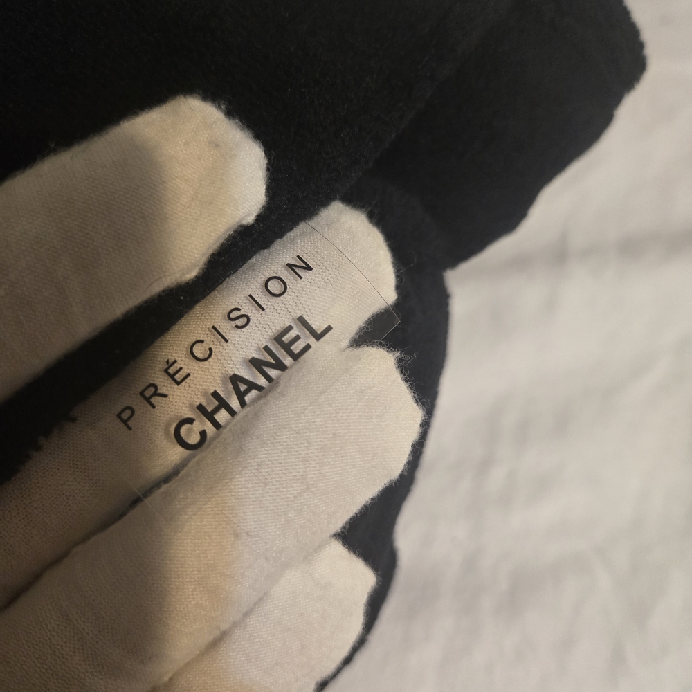 Luxury Black and White Crossbody Or Bum Bag Promotional CC Logo Chanel - Picture 3 of 7